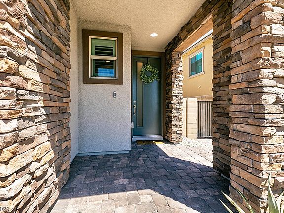 4th image of 12388 Harbor Isle Ave