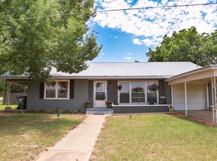 105 W Market Ave, Loraine, TX 79532