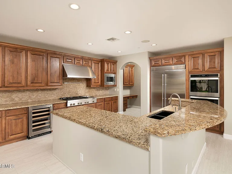 9818 E Edgestone Dr — Photo 3