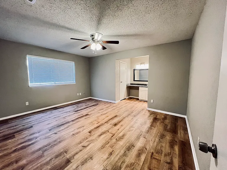 2102 Richwood Dr — Photo 16