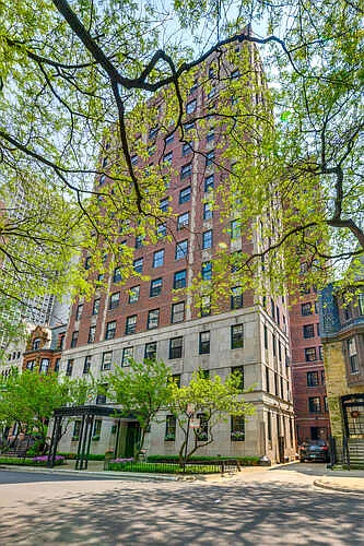 73 E Elm St #4B — Photo 1