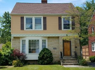 2200 Barrington Rd, University Heights, OH 44118