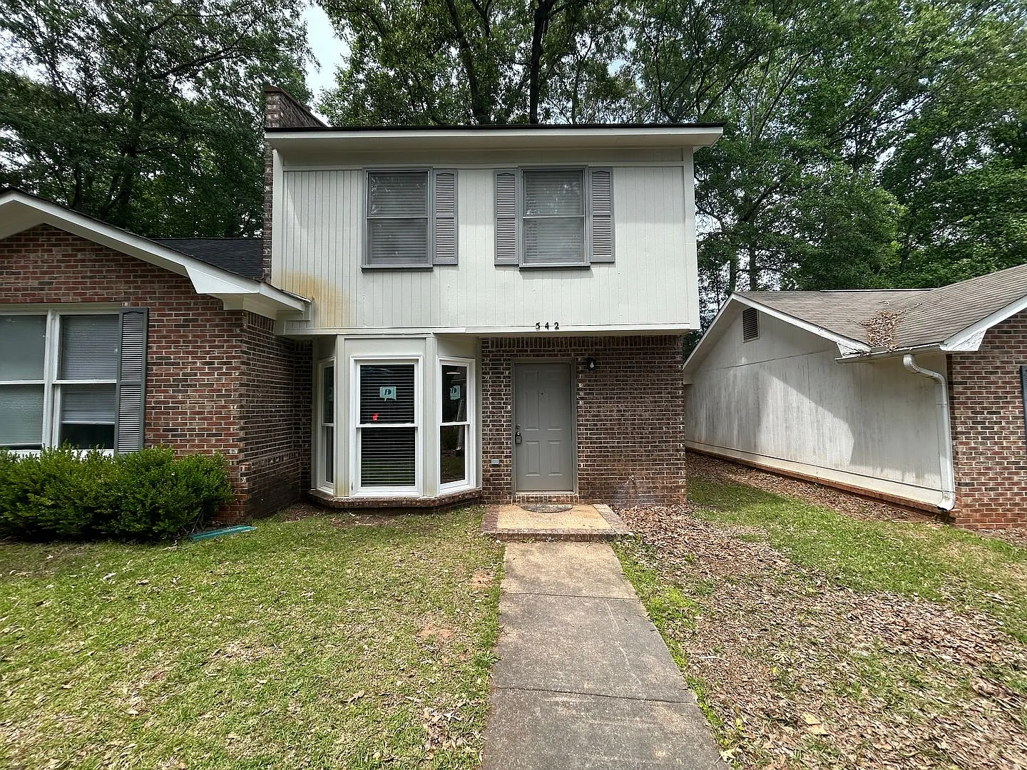 Spacious Auburn Townhome in Prime Location — Photo 1