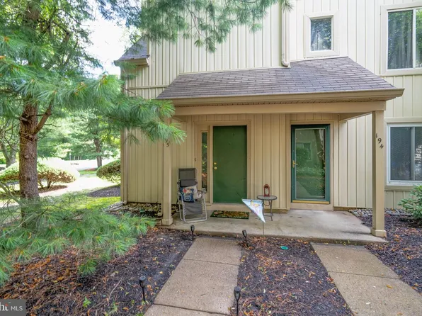 195 Woodlake Dr, Marlton, NJ 08053