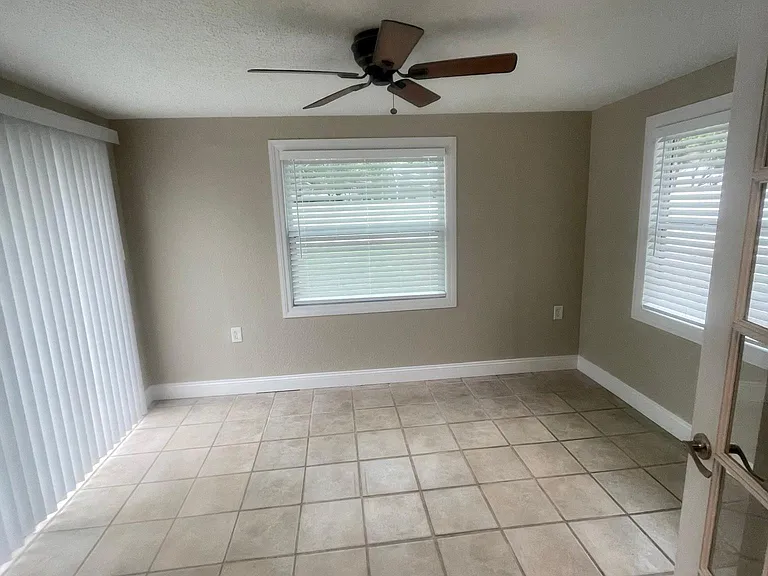 1496 Lakeside Dr — Photo 10