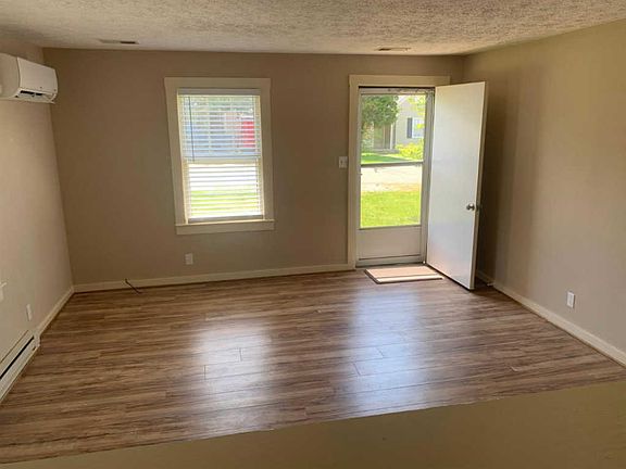 5th image of 321 Highland Ave