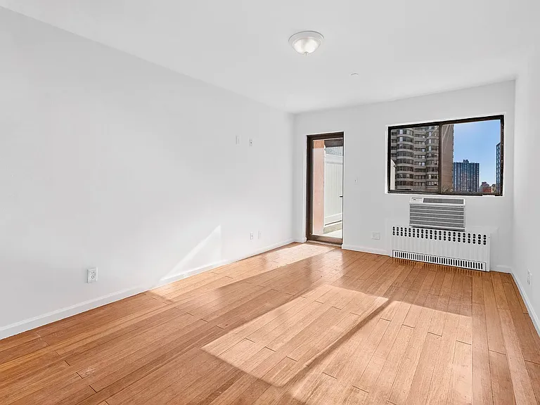 322 E 39th St #3C — Photo 3