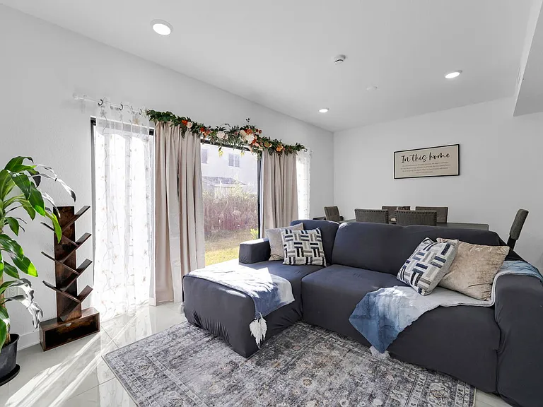 415 NW 13th Ct — Photo 22
