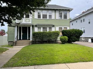 105 Greaton Rd FLOOR 1, West Roxbury, MA 02132