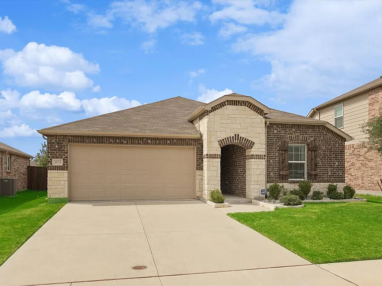 1633 Vernon Dr — Photo 3