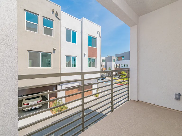 589 S Lyon St — Photo 25