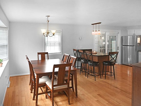 Dining/kitchen