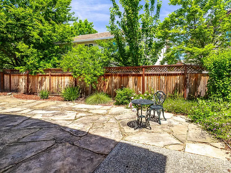 131 Royalton Cir — Photo 30