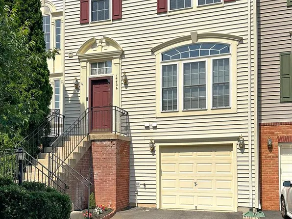 14406 Fowlers Mill Dr, Gainesville, VA 20155