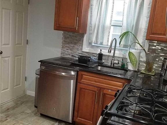 4th image of 11844 204th St