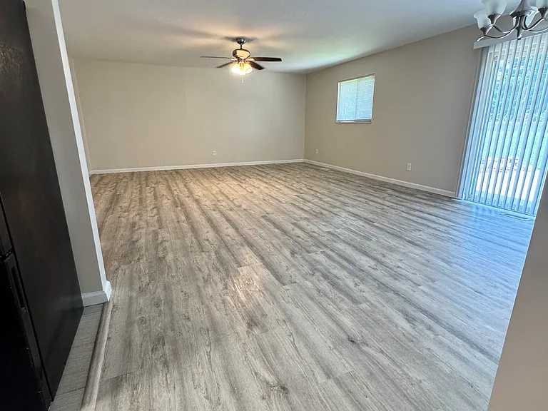 2263 Millwood Rd — Photo 10