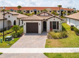 8829 Madrid Cir, Naples, FL 34104