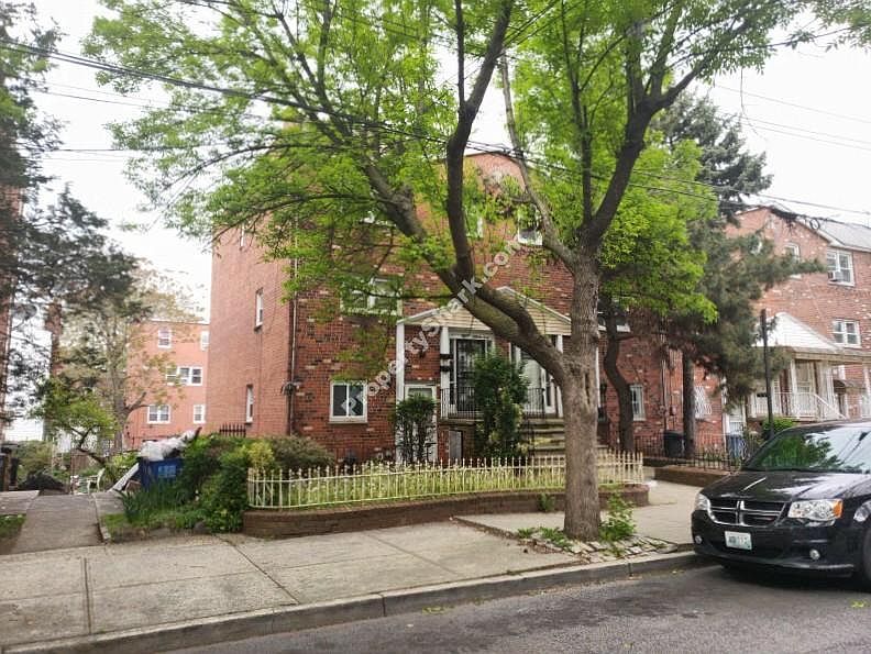 1st image of 557 E 82nd St