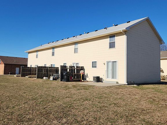 3rd image of 221 Center Dr