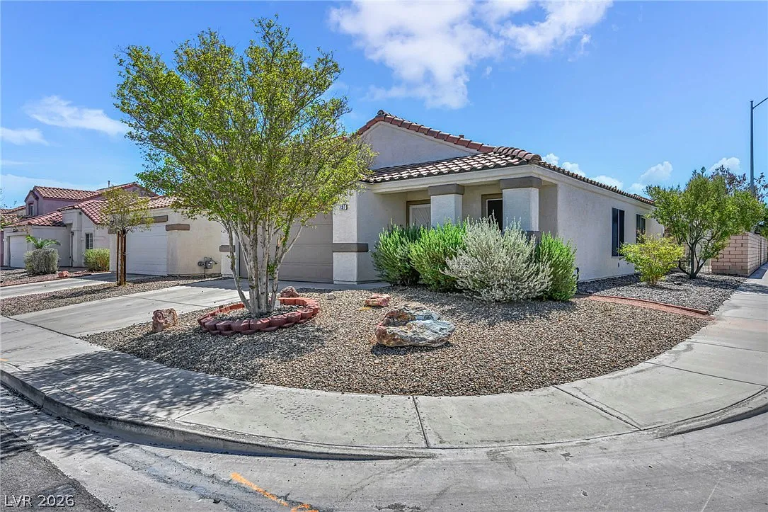 3 bed, 2.0 bath, 1534 sqft, $2,275 — Photo 3