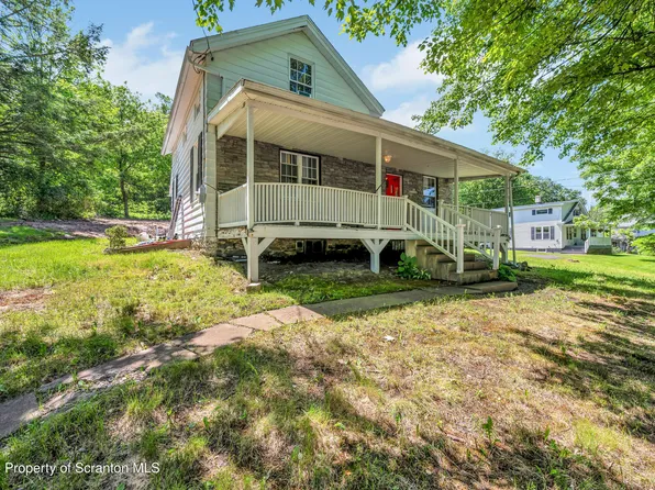 483 N Main St, Moscow, PA 18444