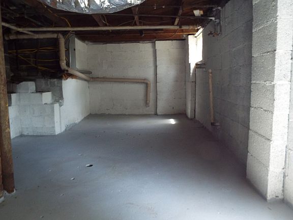 3rd image of 162 Oak Ln