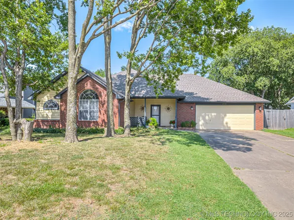 2418 Westwood Dr, Claremore, OK 74017