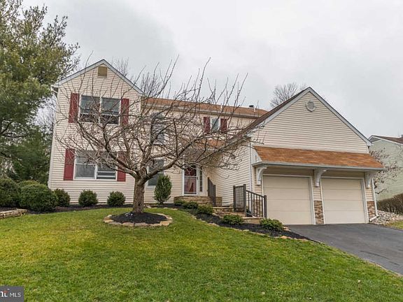 2nd image of 601 Parkview Way