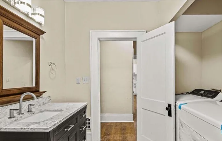 684 S Elizabeth Pl NW — Photo 15