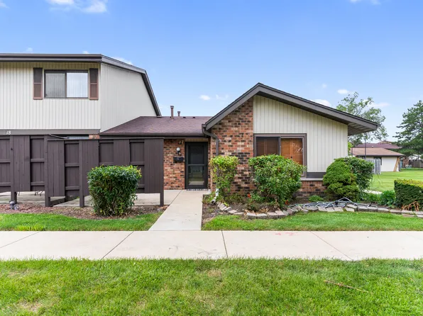 17 Tower Ct Unit 17, Downers Grove, IL 60516