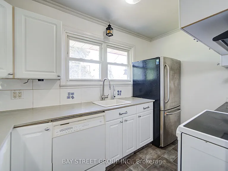 1421 Old Green Ln — Photo 18