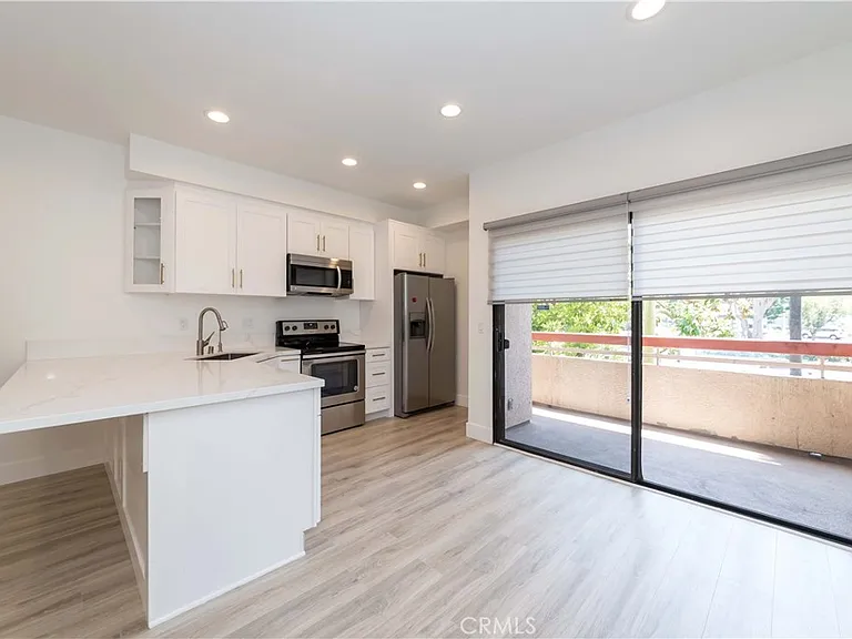941 W Carson St #226 — Photo 6