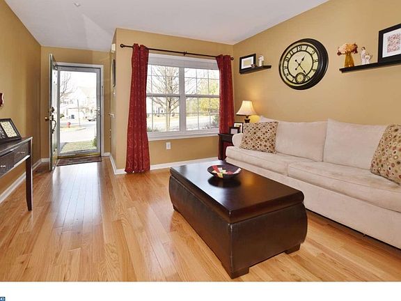 2nd image of 2719 Juniper Ln