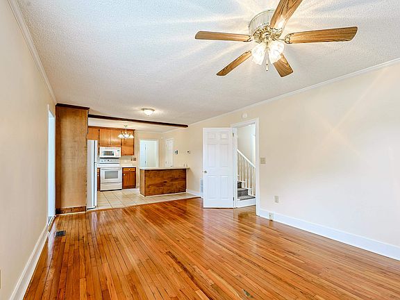 3rd image of 2220 S Island Rd.