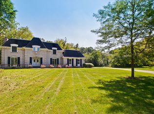 13 Forest Hills Rd, Lake Bluff, IL 60044