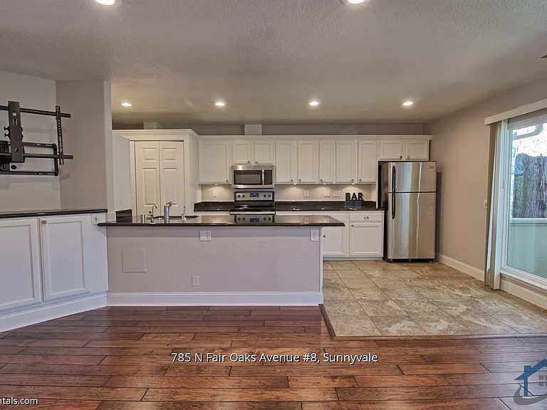 785 N Fair Oaks Ave #8 — Photo 2
