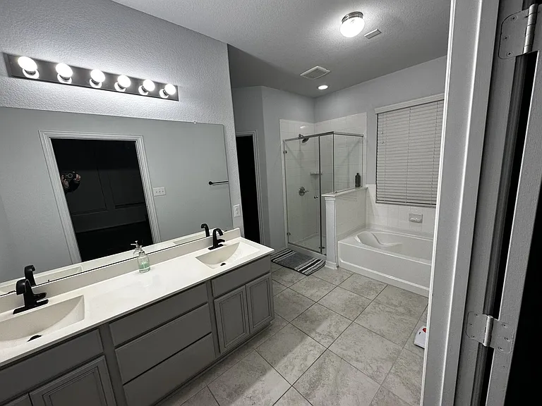 Esperanza Dr — Photo 6