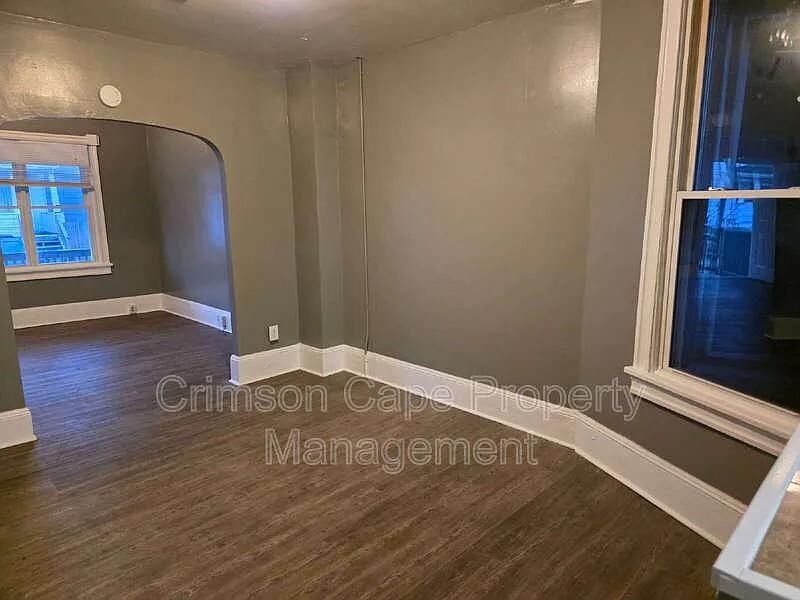 3 bed, 1.0 bath, 1100 sqft, $1,350 — Photo 3