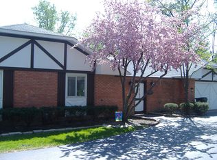 4 Belford Ln, Rolling Meadows, IL 60008