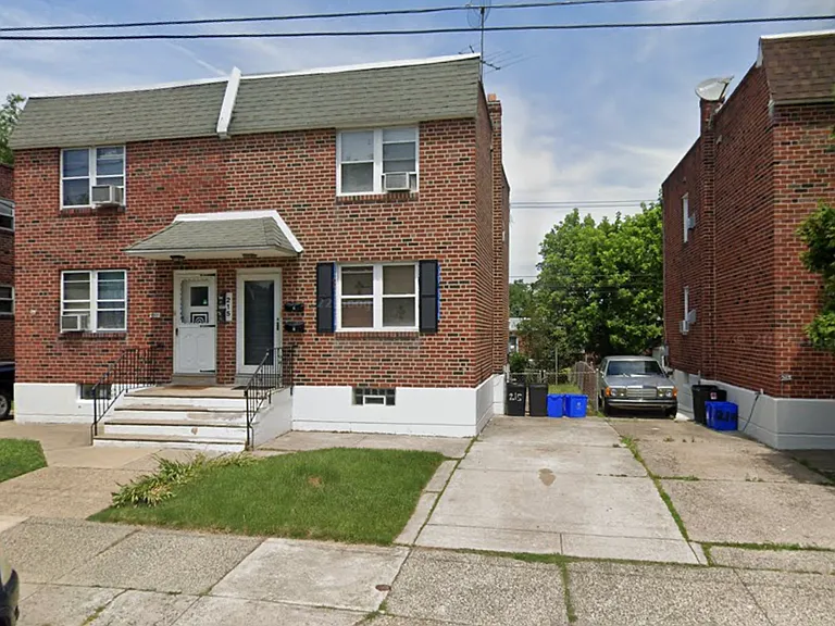 215 Elbridge St — Photo 2