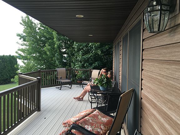 4th image of 160 River Dr