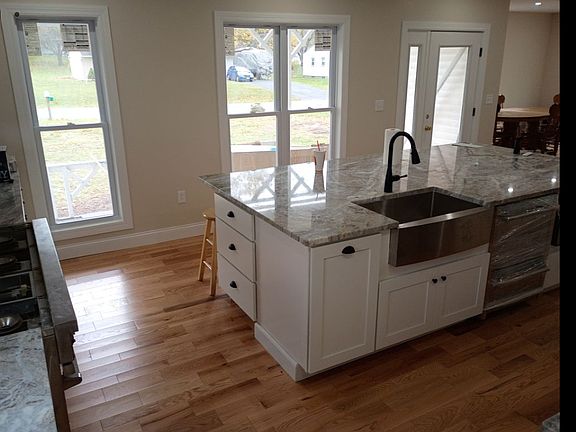 3rd image of 196 Castle Rd #1