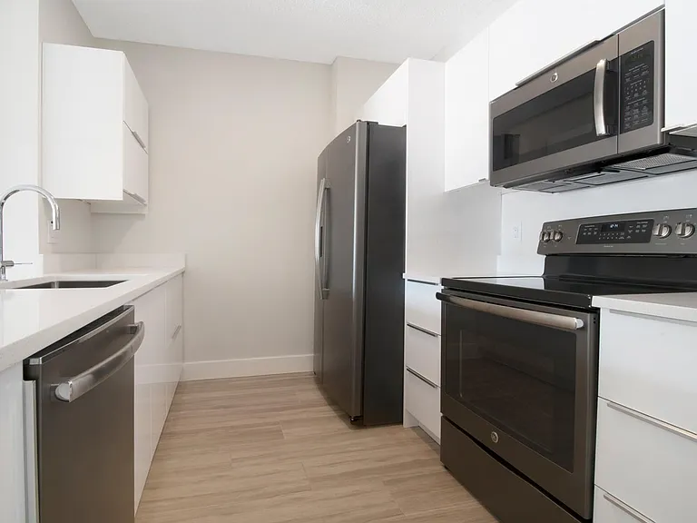 630 Sapodilla Ave #520 — Photo 8