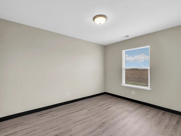 207 Nicholas Dr — Photo 14