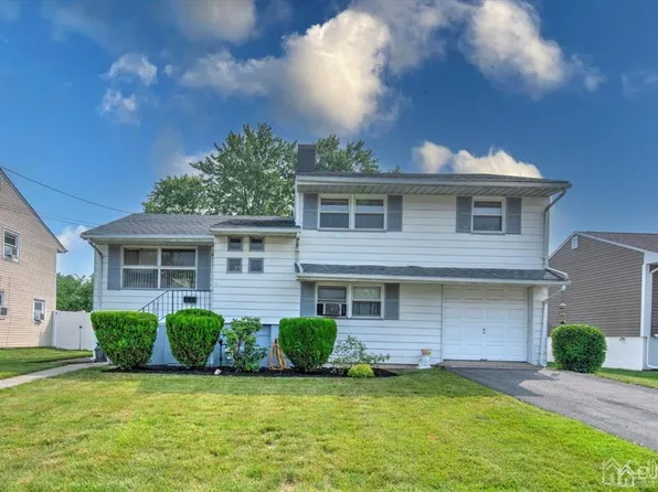 30 Hickock St, Fords, NJ 08863