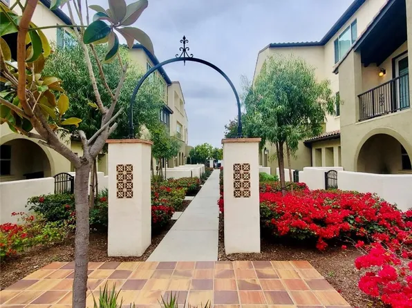 943 E Twill Ct, Anaheim, CA 92802