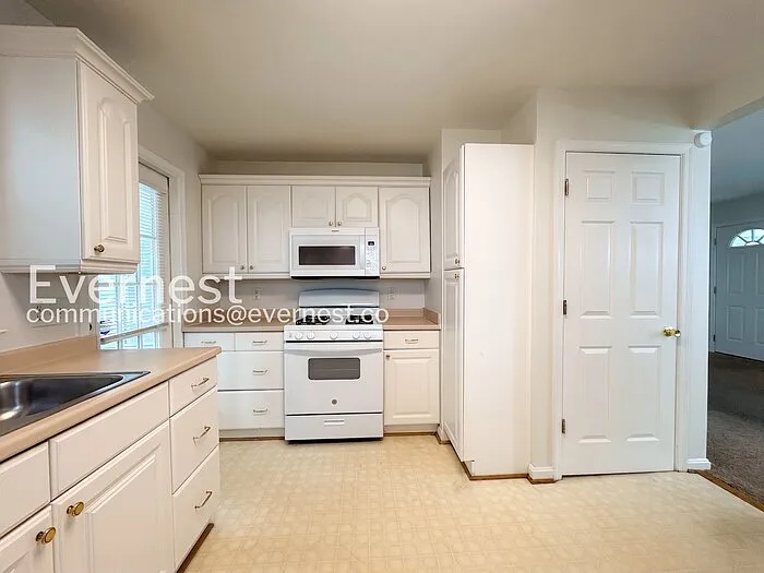 5427 Varnum St — Photo 3