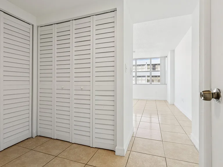 2 Bed 2 Bath Unit