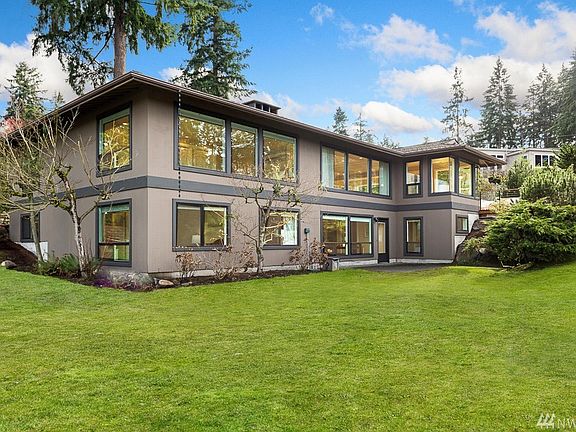 A precious shy half acre view estate with an abundance of windows and a large yard. Located in a quiet cul-de-sac in the heart of Clyde Hill