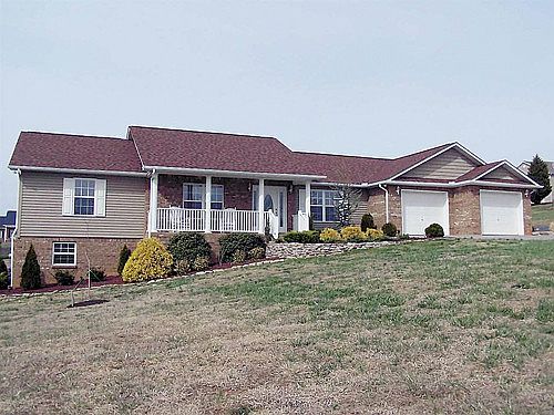 2nd image of 1868 Lakebrook Cir